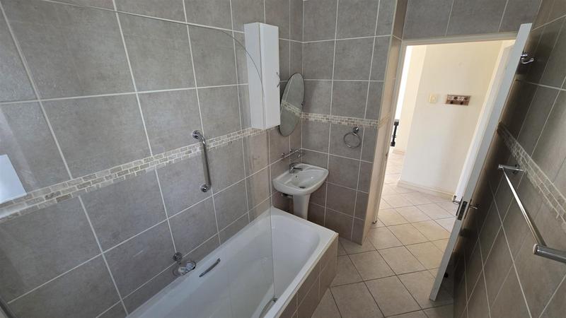 2 Bedroom Property for Sale in Reebok Western Cape